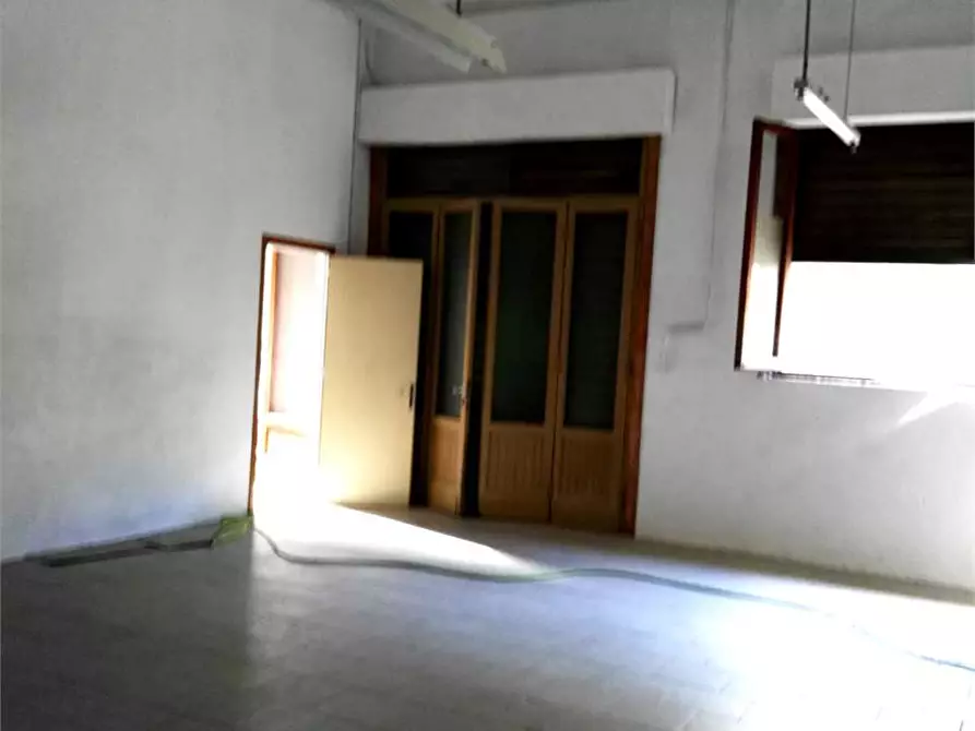 Immagine 15 di Negozio in vendita  a Prato