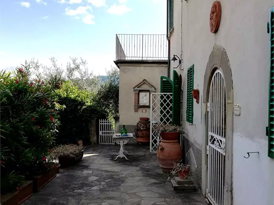Immagine 17 di Villa in vendita  a Quarrata