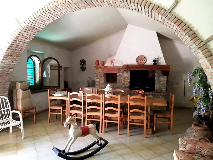 Immagine 8 di Villa in vendita  a Quarrata