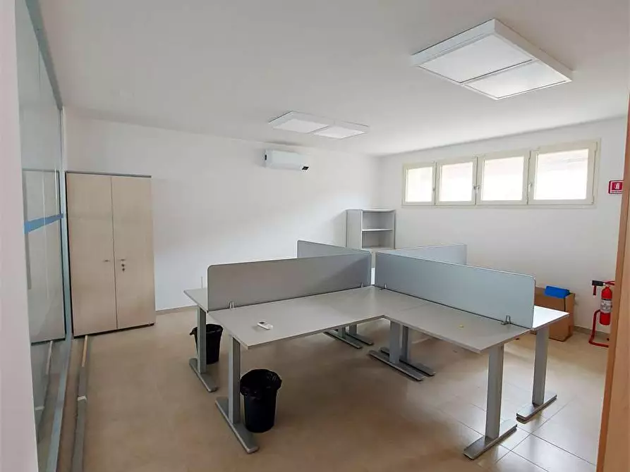 Immagine 12 di Ufficio in vendita  a Prato