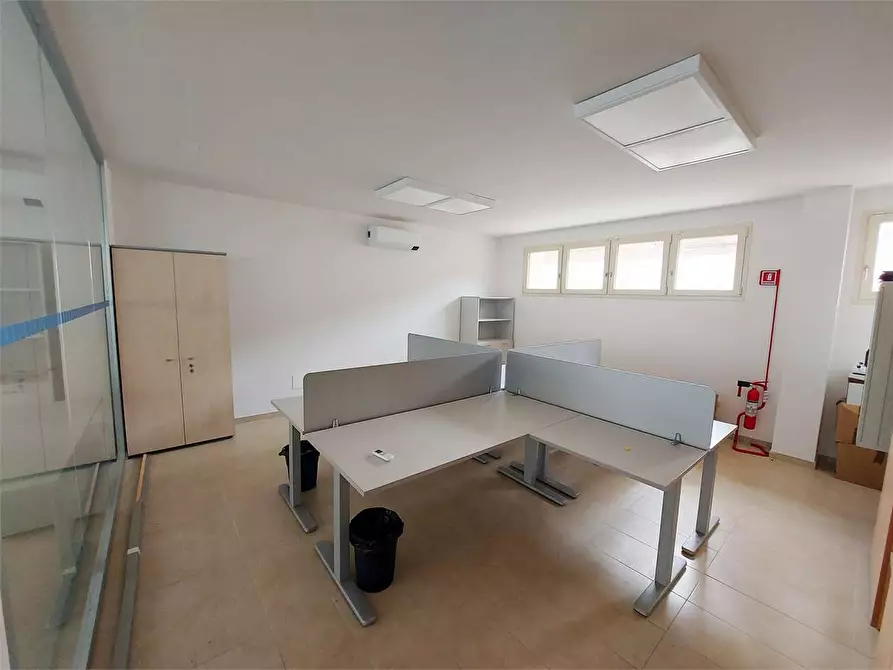 Immagine 4 di Ufficio in vendita  a Prato