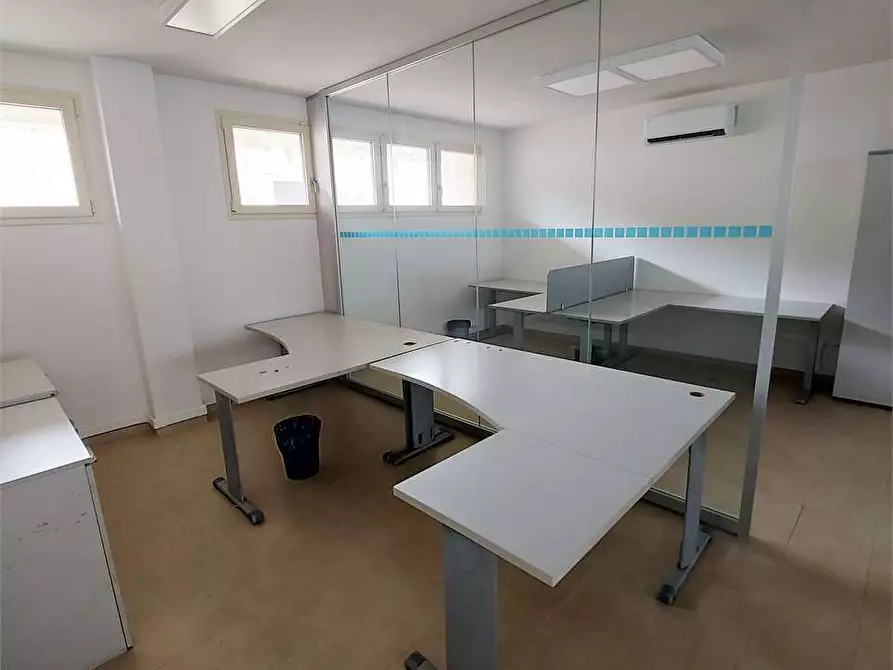 Immagine 13 di Ufficio in vendita  a Prato