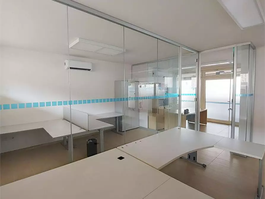 Immagine 6 di Ufficio in vendita  a Prato