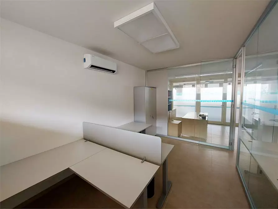 Immagine 14 di Ufficio in vendita  a Prato