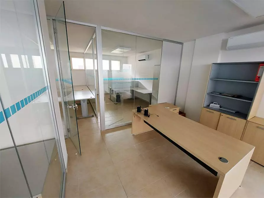 Immagine 16 di Ufficio in vendita  a Prato