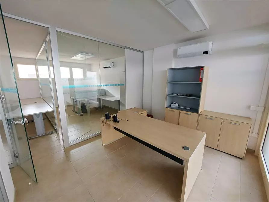 Immagine 7 di Ufficio in vendita  a Prato