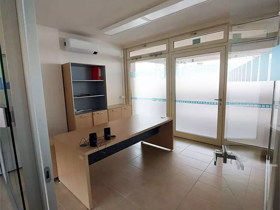 Immagine 2 di Ufficio in vendita  a Prato