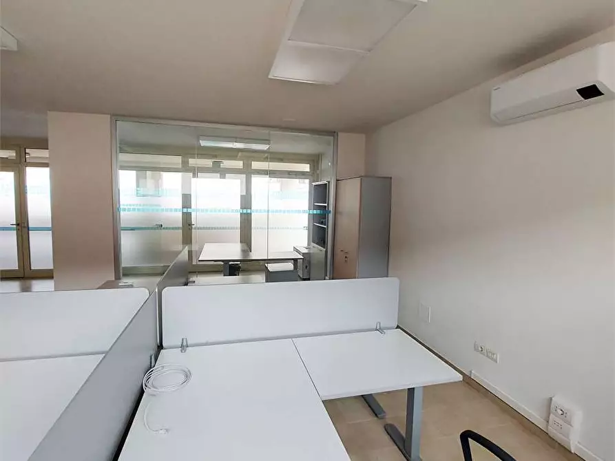 Immagine 18 di Ufficio in vendita  a Prato