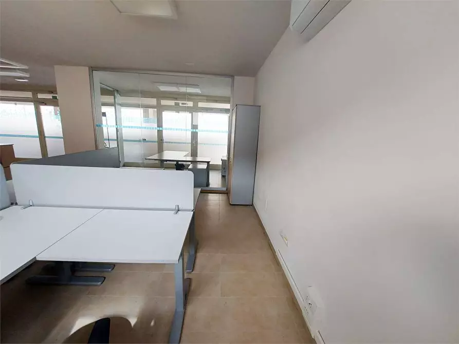 Immagine 10 di Ufficio in vendita  a Prato