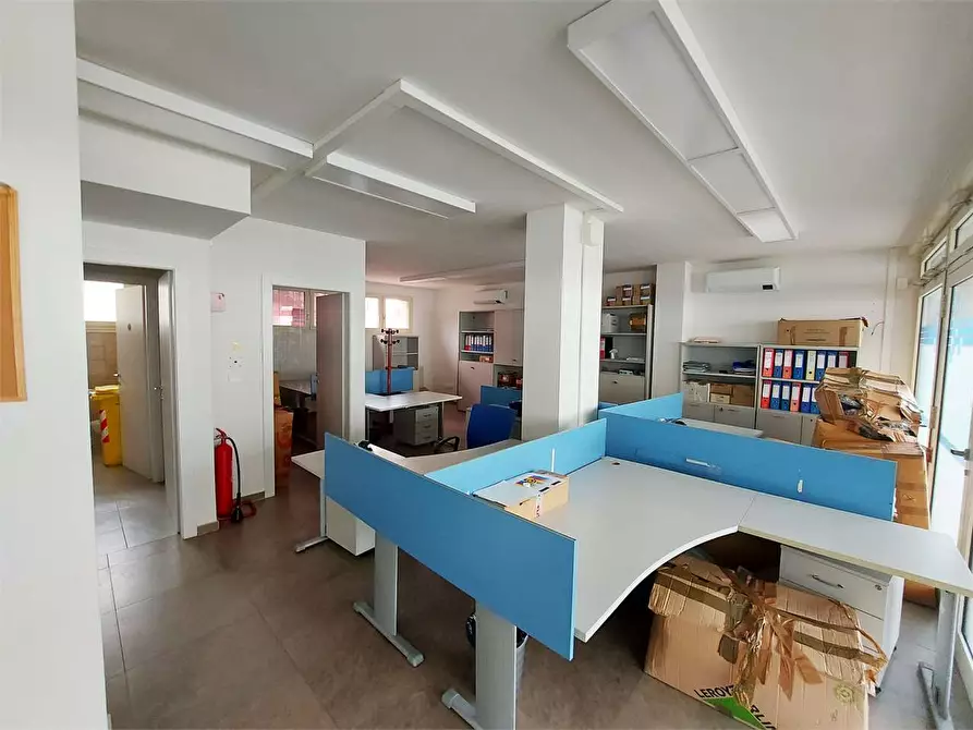 Immagine 6 di Ufficio in vendita  a Prato