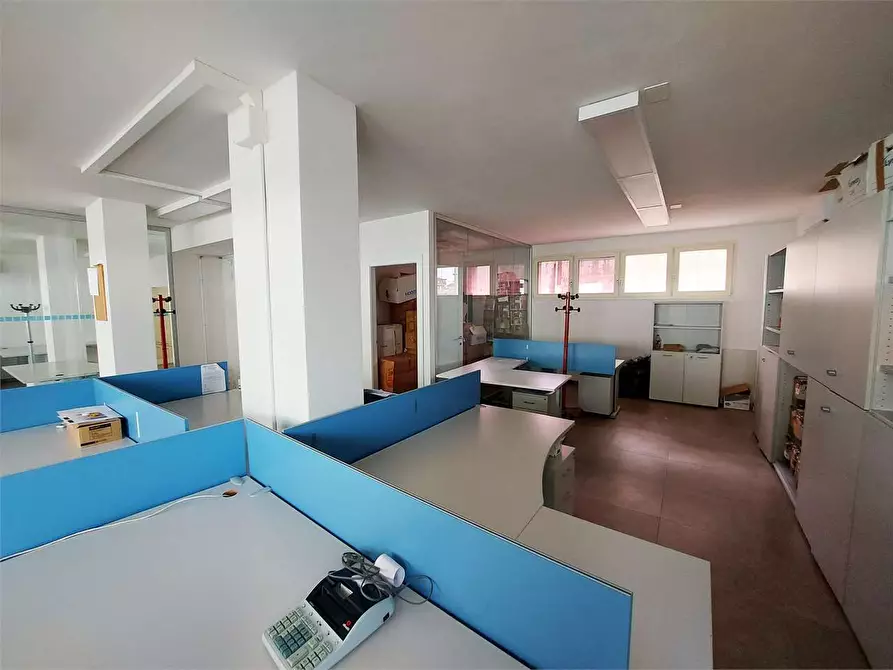 Immagine 2 di Ufficio in vendita  a Prato