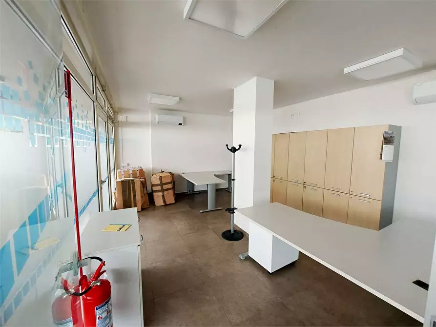 Immagine 3 di Ufficio in vendita  a Prato