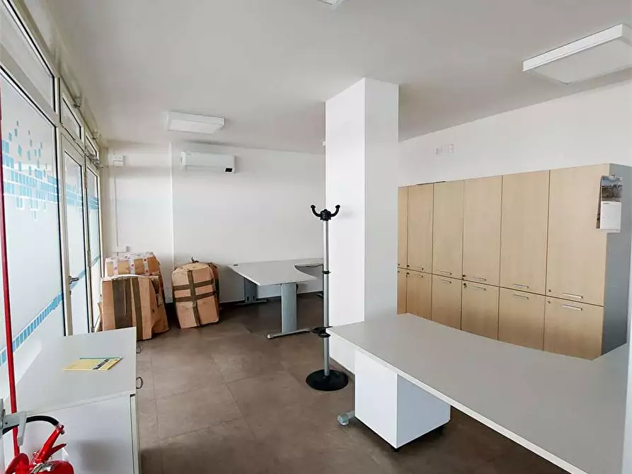 Immagine 7 di Ufficio in vendita  a Prato