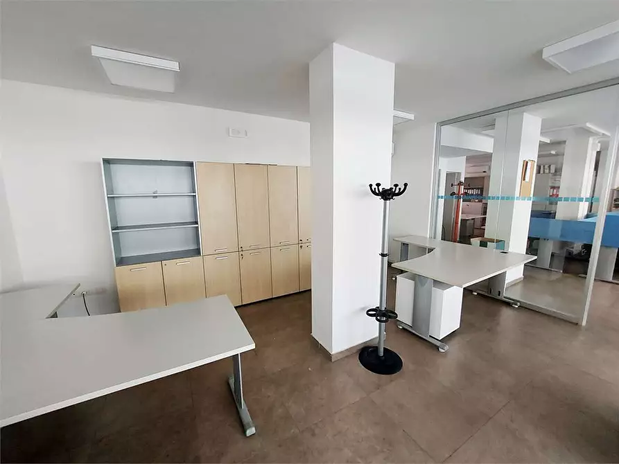 Immagine 5 di Ufficio in vendita  a Prato