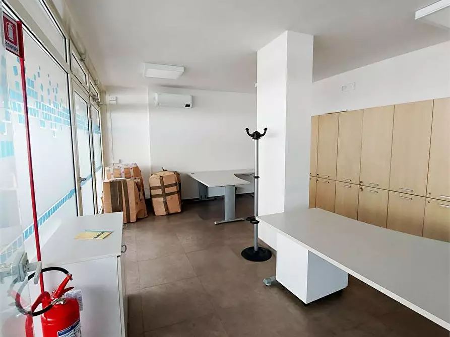 Immagine 13 di Ufficio in vendita  a Prato