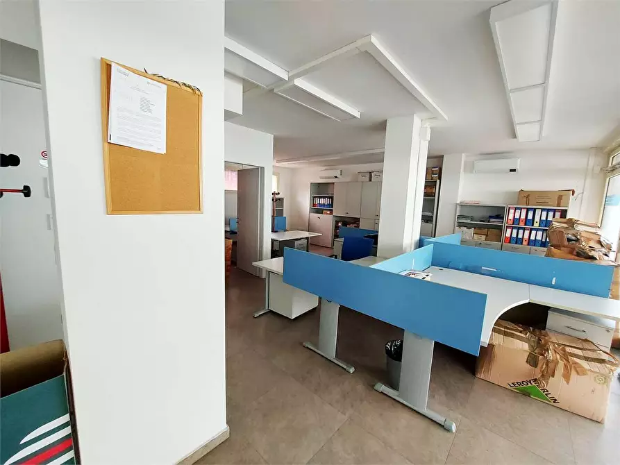 Immagine 8 di Ufficio in vendita  a Prato