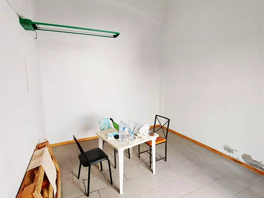 Immagine 4 di Negozio in vendita  a Prato