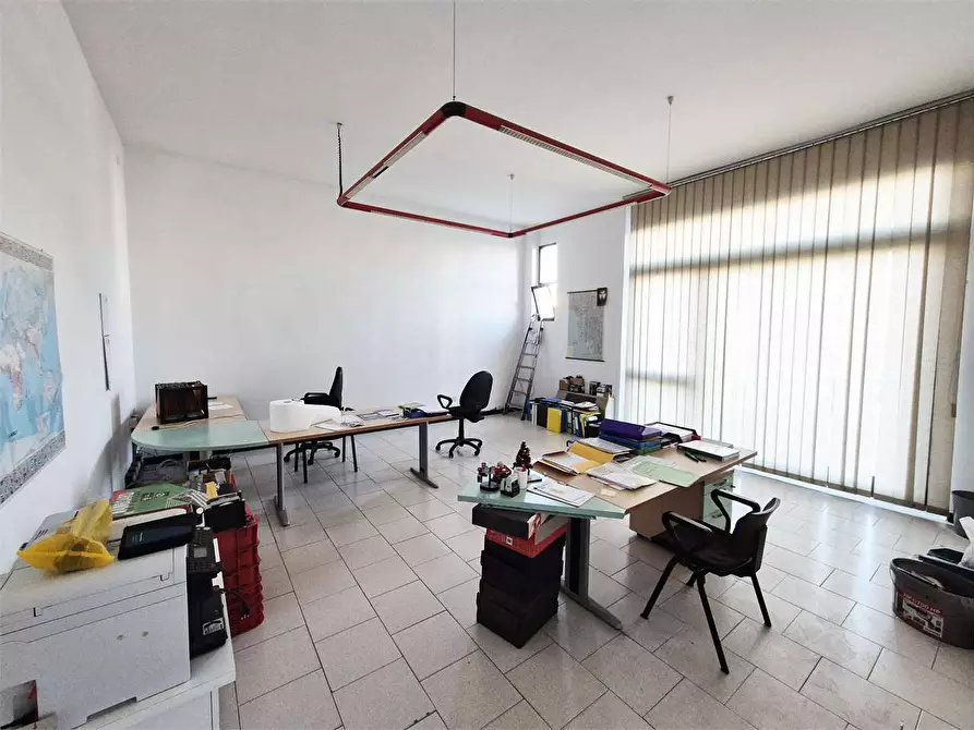 Immagine 6 di Negozio in vendita  a Montemurlo