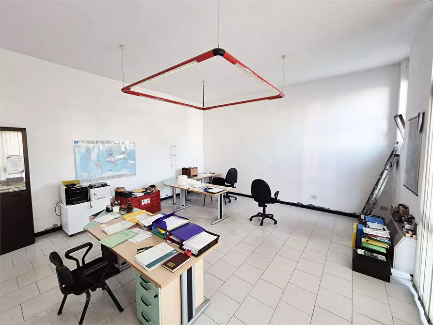 Immagine 4 di Negozio in vendita  a Montemurlo