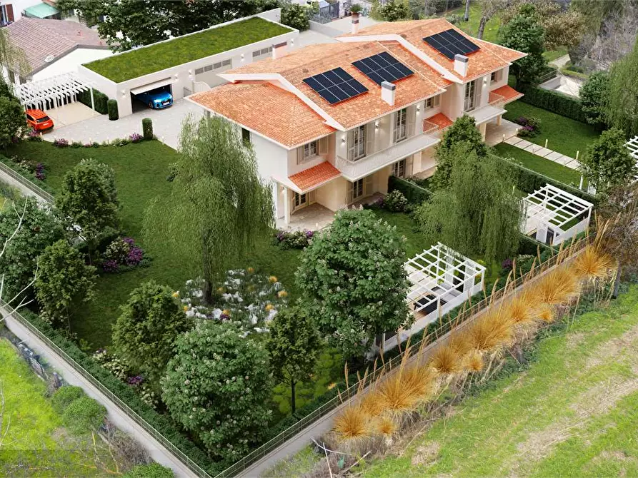 Immagine 18 di Villa in vendita  a Campi Bisenzio