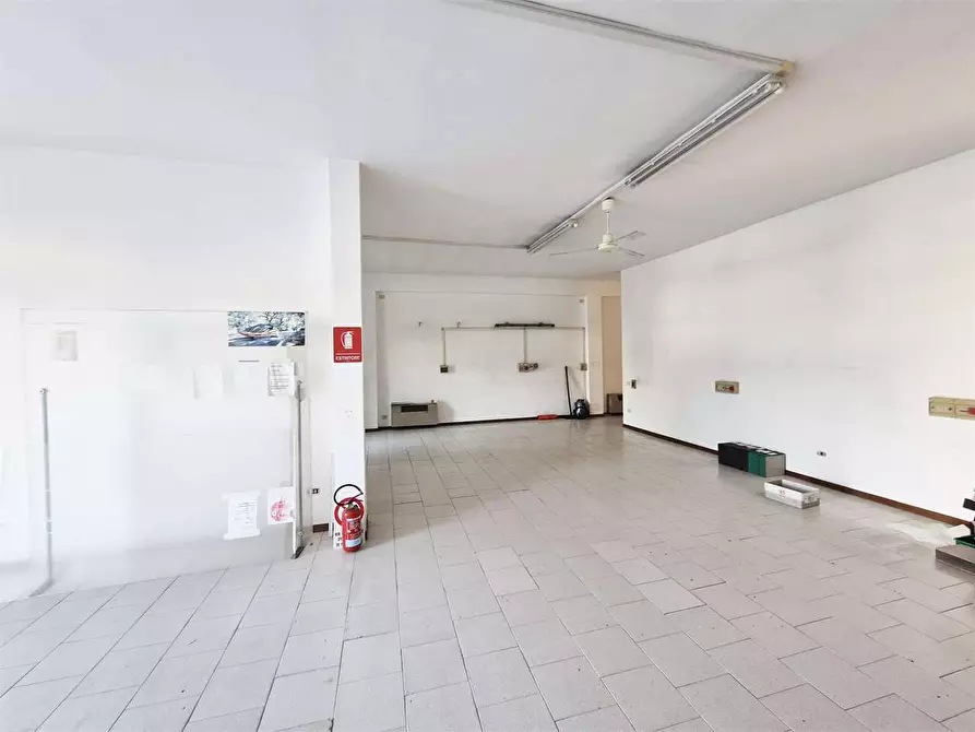 Immagine 7 di Negozio in vendita  a Montemurlo
