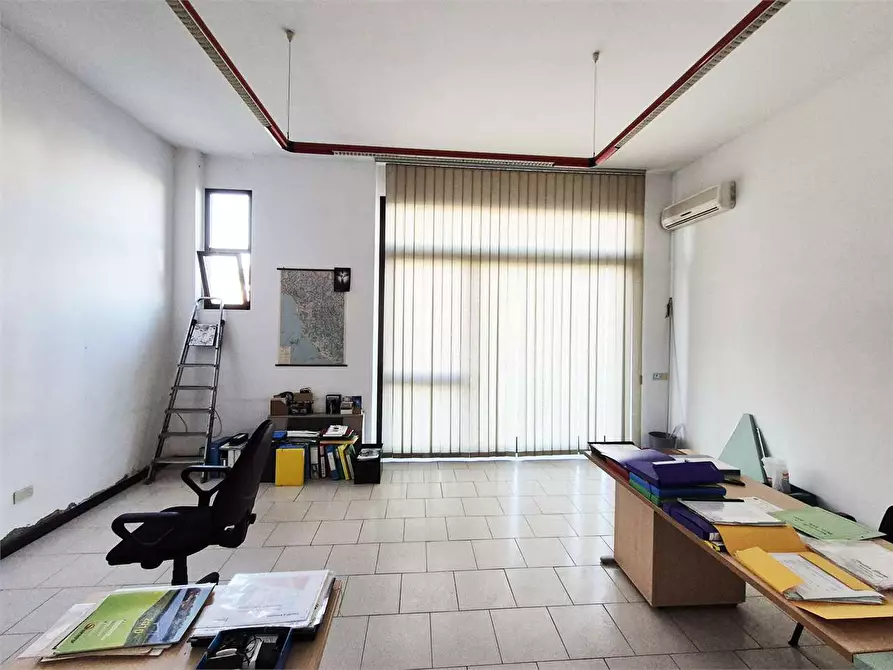 Immagine 18 di Negozio in vendita  a Montemurlo