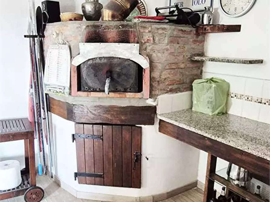 Immagine 10 di Villa in vendita  a Prato