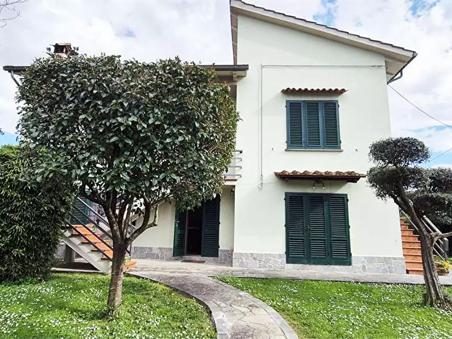 Immagine 23 di Villa in vendita  a Prato