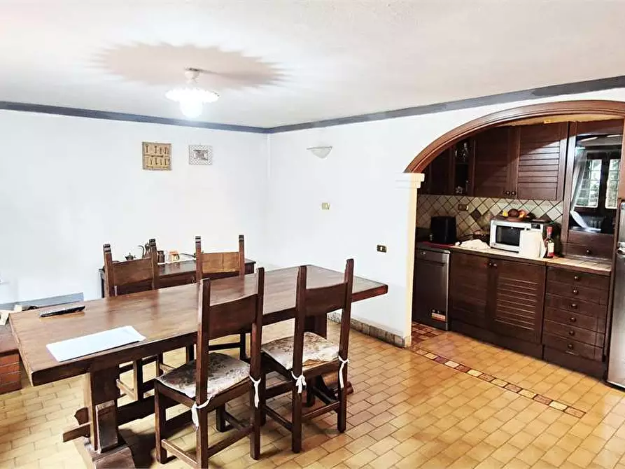 Immagine 11 di Villa in vendita  a Prato