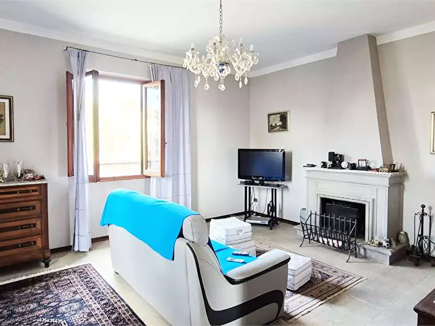 Immagine 24 di Villa in vendita  a Prato