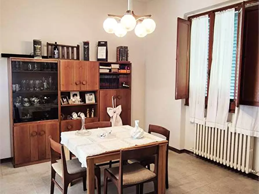 Immagine 17 di Villa in vendita  a Prato