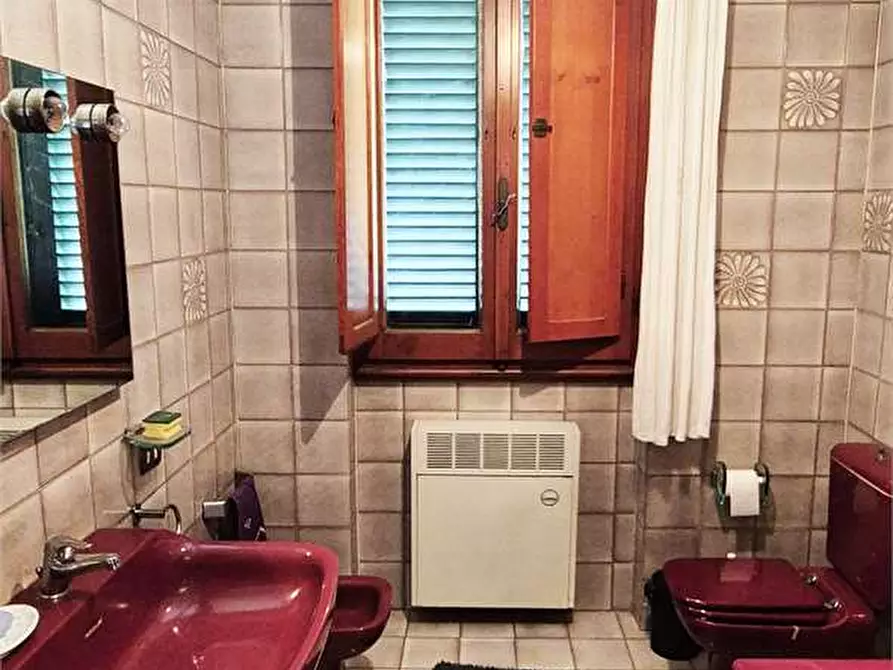 Immagine 28 di Villa in vendita  a Prato