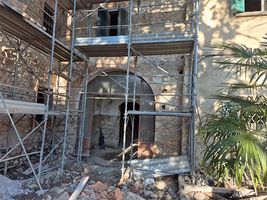 Immagine 11 di Porzione di villa in vendita  a Prato