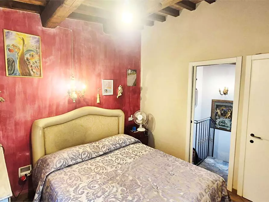 Immagine 17 di Casa indipendente in vendita  a Carmignano