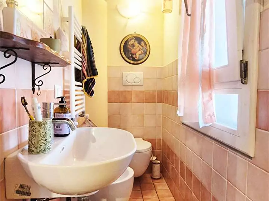 Immagine 22 di Casa indipendente in vendita  a Carmignano