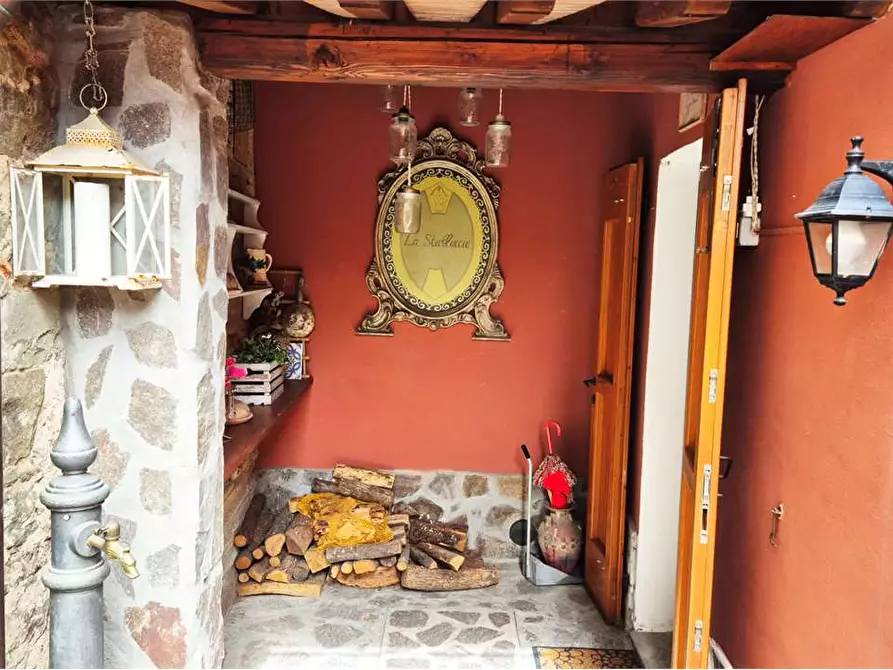 Immagine 1 di Casa indipendente in vendita  a Carmignano