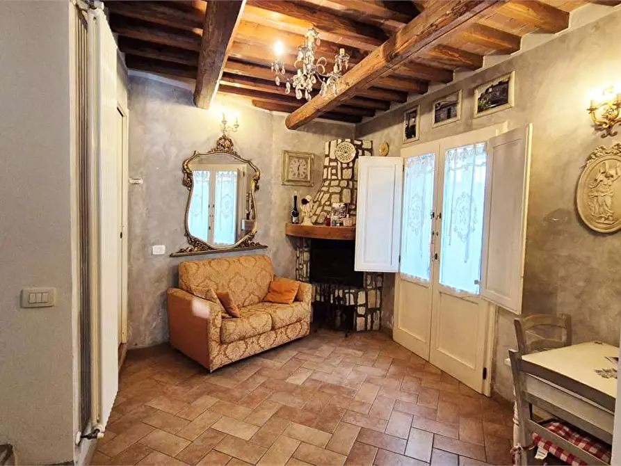 Immagine 1 di Casa indipendente in vendita  a Carmignano
