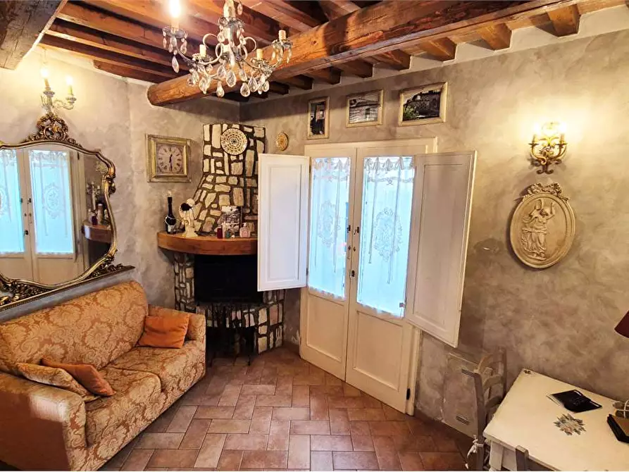 Immagine 1 di Casa indipendente in vendita  a Carmignano