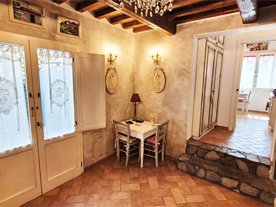 Immagine 2 di Casa indipendente in vendita  a Carmignano