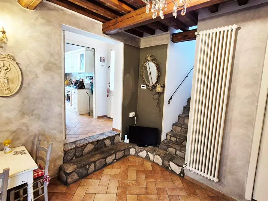 Immagine 14 di Casa indipendente in vendita  a Carmignano