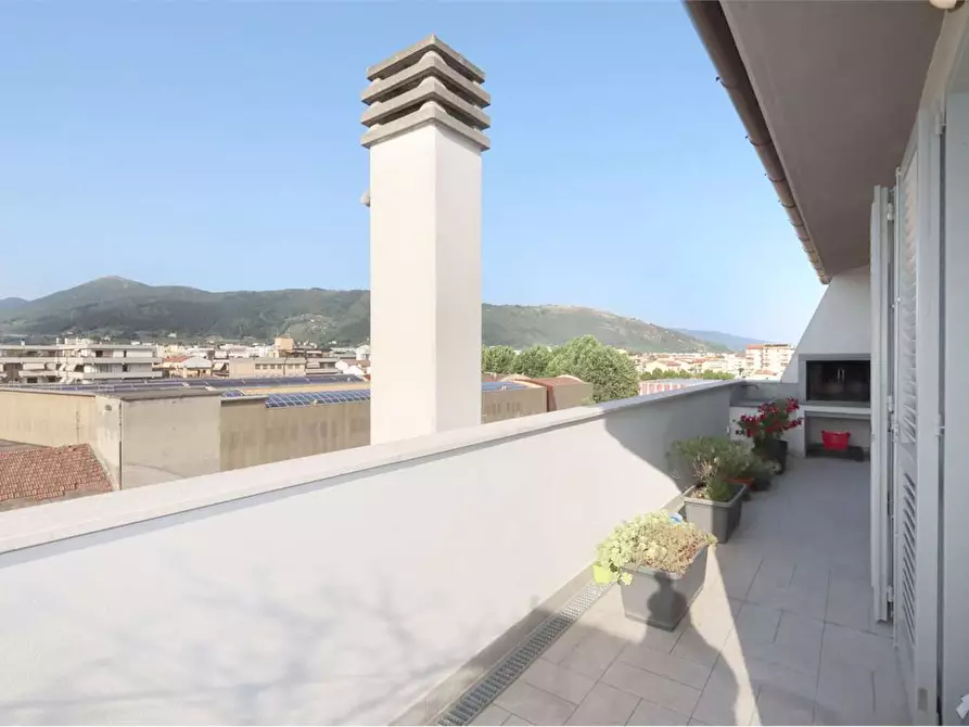 Immagine 8 di Attico in vendita  a Prato