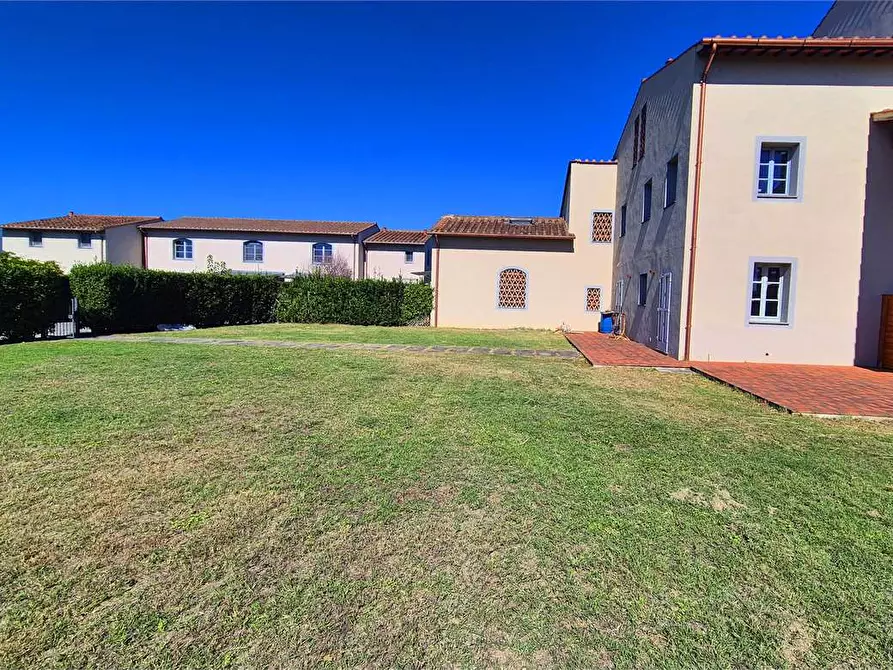 Immagine 6 di Rustico / casale in vendita  a Prato