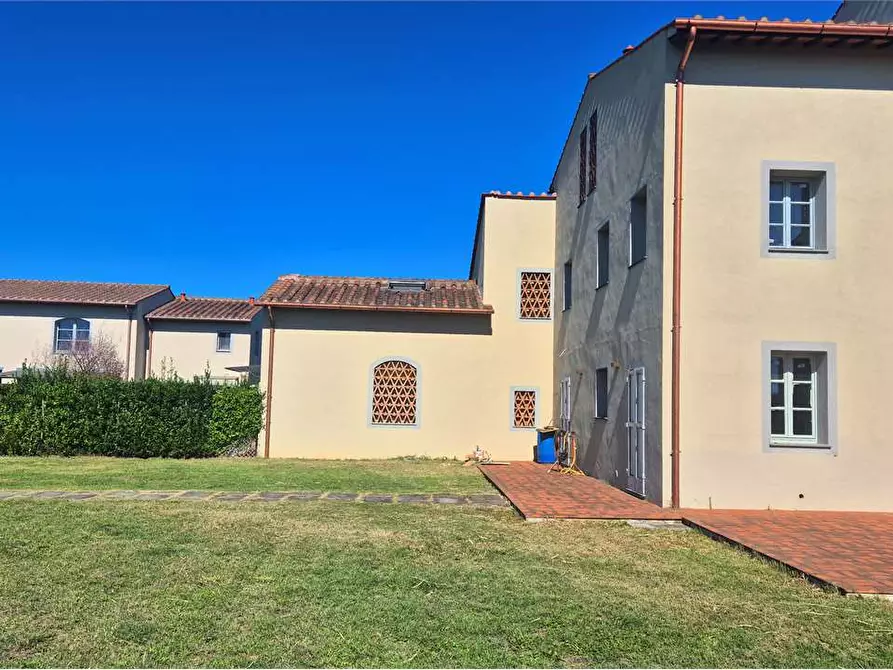 Immagine 4 di Rustico / casale in vendita  a Prato