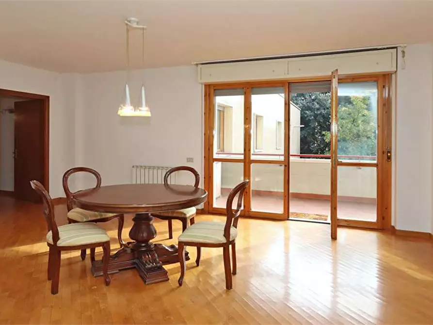 Immagine 1 di Quadrilocale in vendita  a Prato