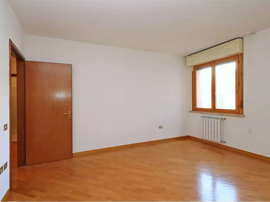 Immagine 10 di Quadrilocale in vendita  a Prato