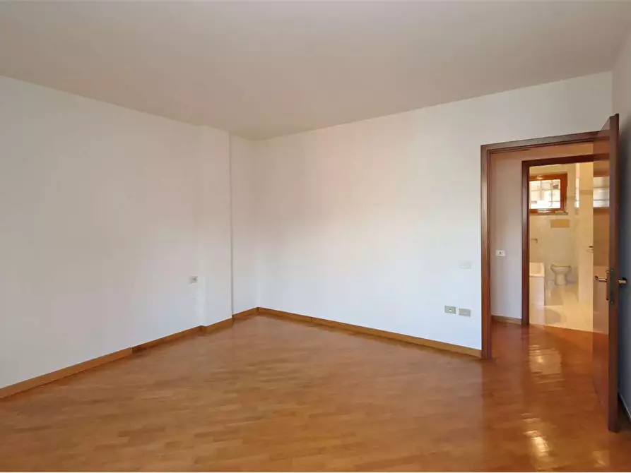 Immagine 11 di Quadrilocale in vendita  a Prato