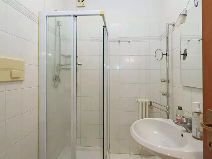 Immagine 14 di Quadrilocale in vendita  a Prato