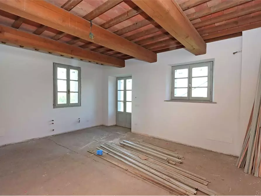 Immagine 11 di Rustico / casale in vendita  a Prato