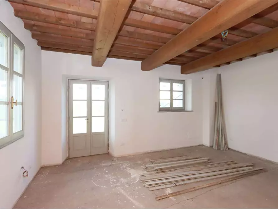 Immagine 15 di Rustico / casale in vendita  a Prato
