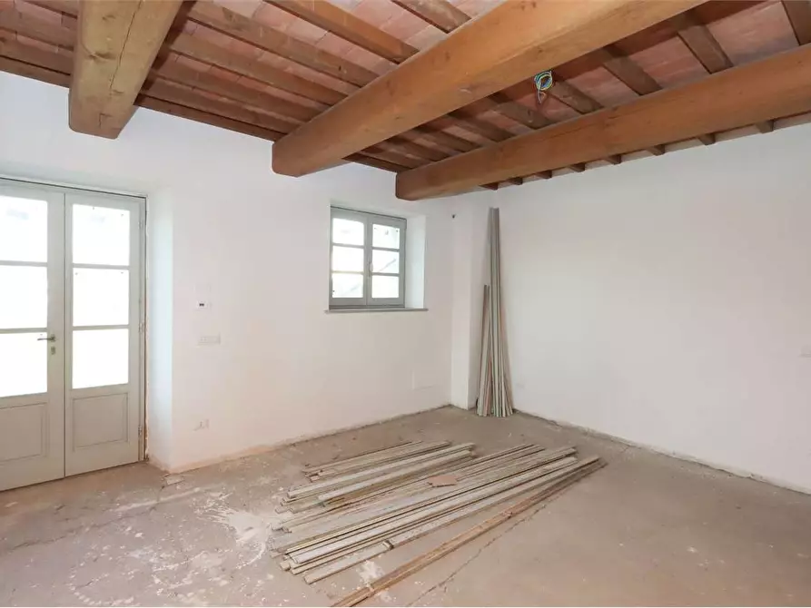 Immagine 16 di Rustico / casale in vendita  a Prato